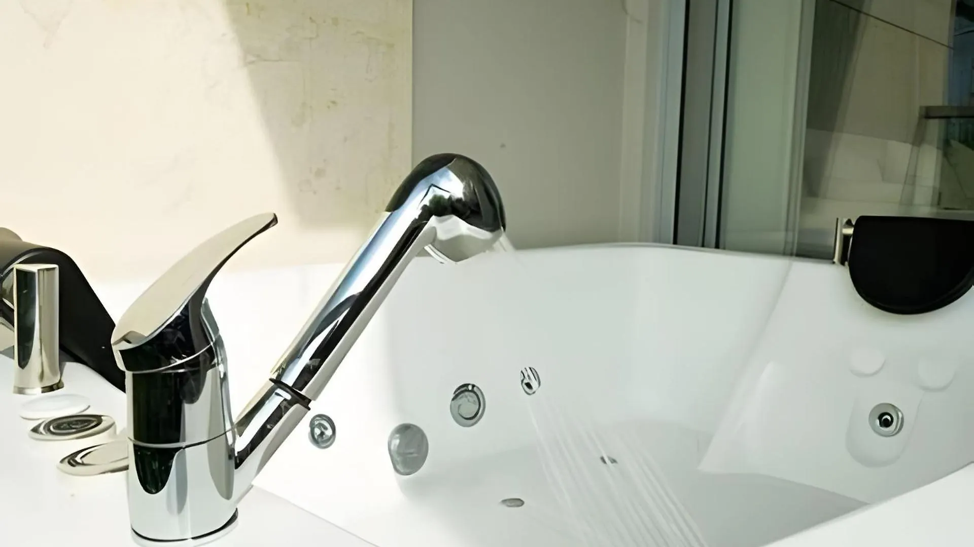 Apartamento Con Jacuzzi En Baia Kristal Cartagena