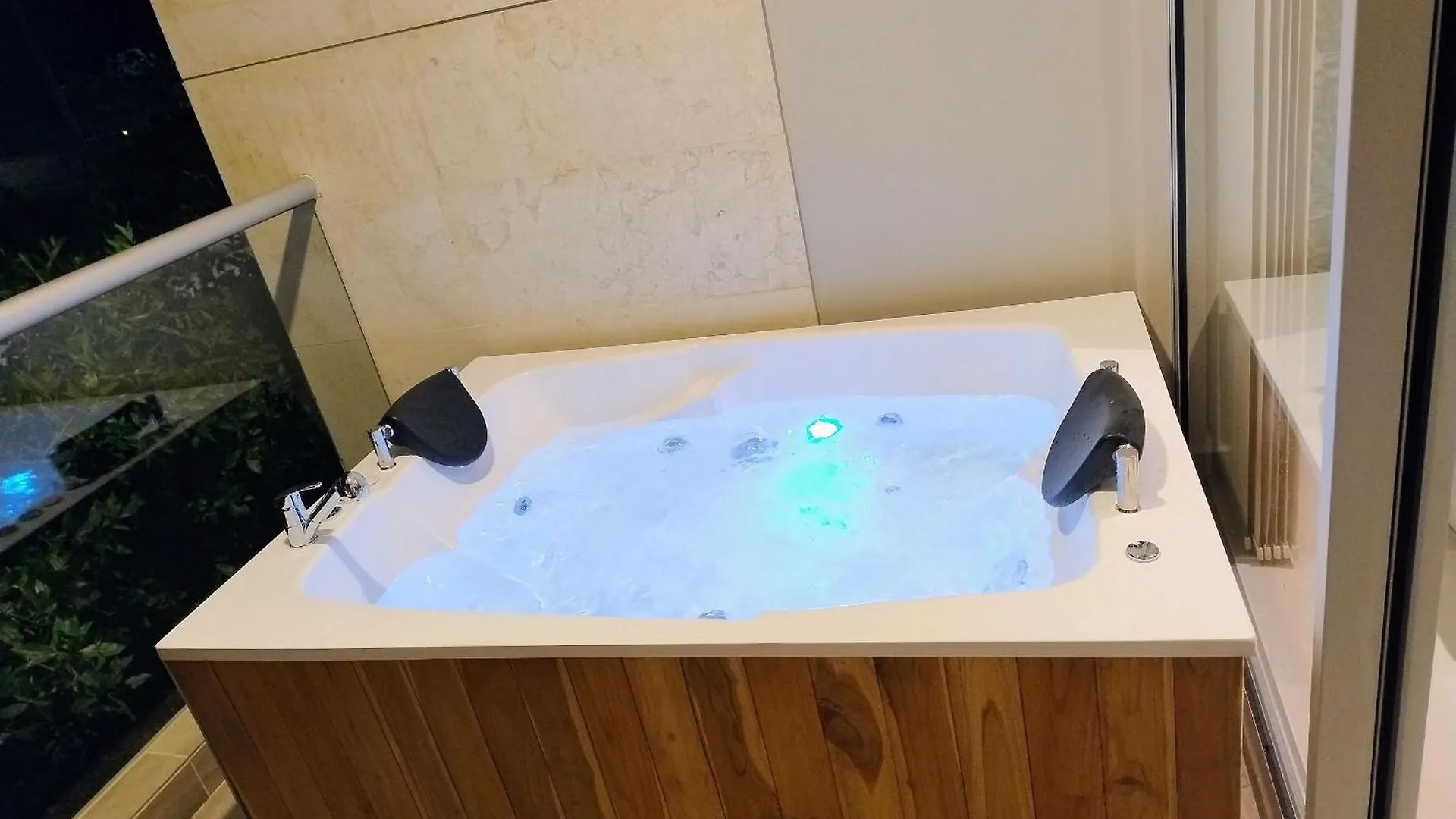 Apartamento Con Jacuzzi En Baia Kristal Cartagena Lejlighed