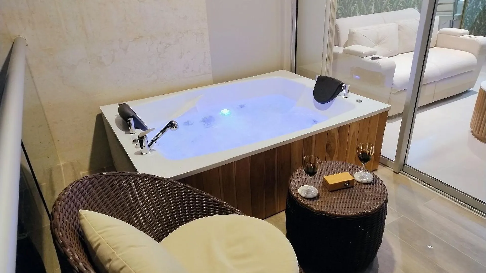Apartamento Con Jacuzzi En Baia Kristal Cartagena