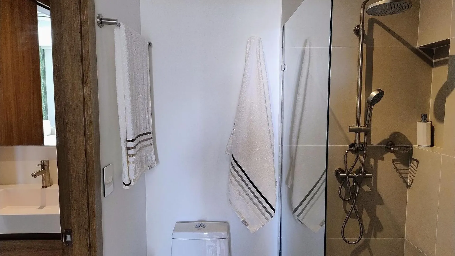Apartamento Con Jacuzzi En Baia Kristal Cartagena